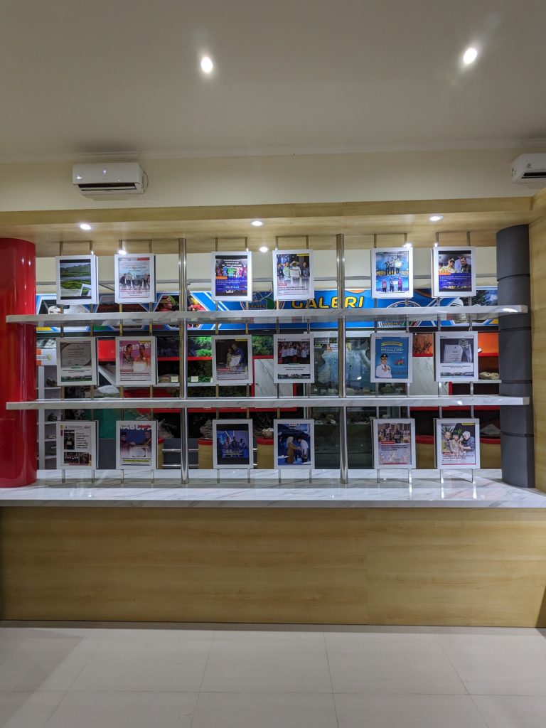 Display Informasi Dan Dokumentasi Di Galeri Geopark Kebumen Sebagai Media Edukasi Sejarah Dan Perkembangan Geopark.